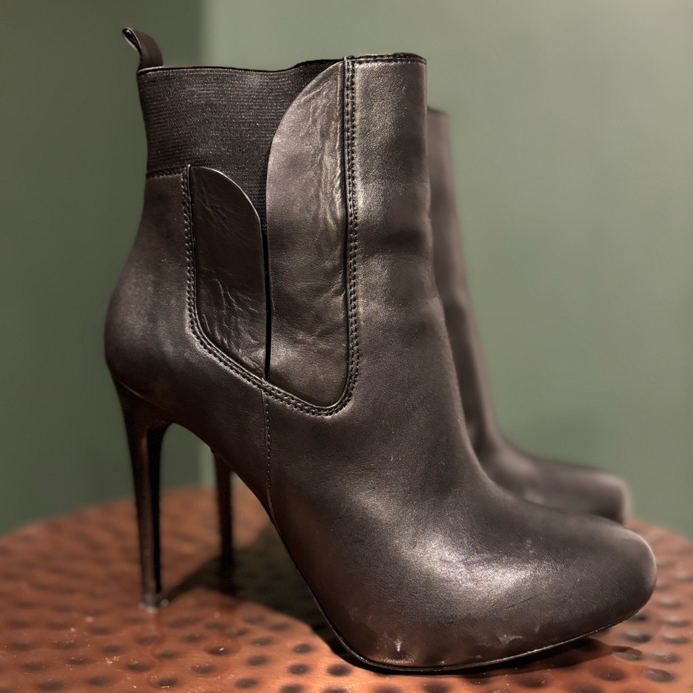 Charles David YADIRA 7.5 High Heel Bootie Black Heeled Black Boots